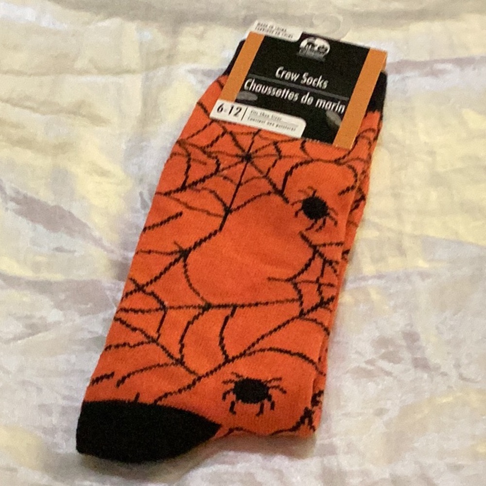 🕷NWT Unisex Socks Fun To Wear Closet Must Have 🕷